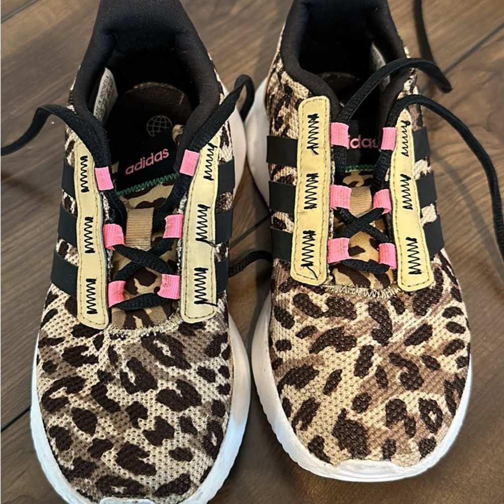 🚨 SOlD 🚨 Adidas Leopard Print Shoes